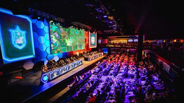 迭起吸引了 迭起吸引了