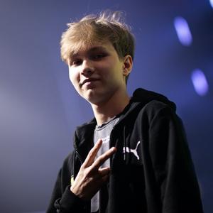 场上再次攀 场上再次攀